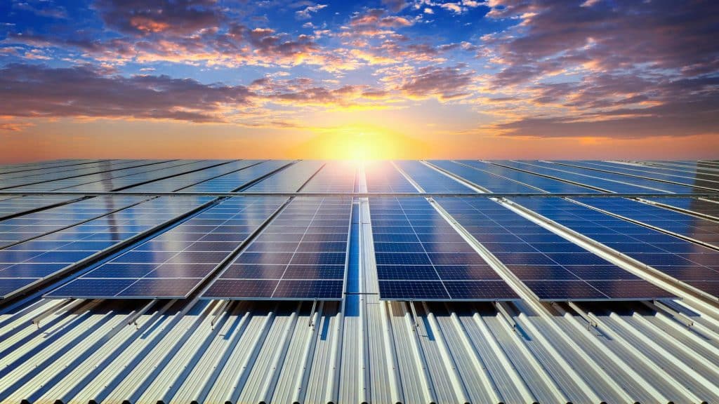 אגירת אנרגיה סולארית מבית ענבר התקנת מערכות סולארית