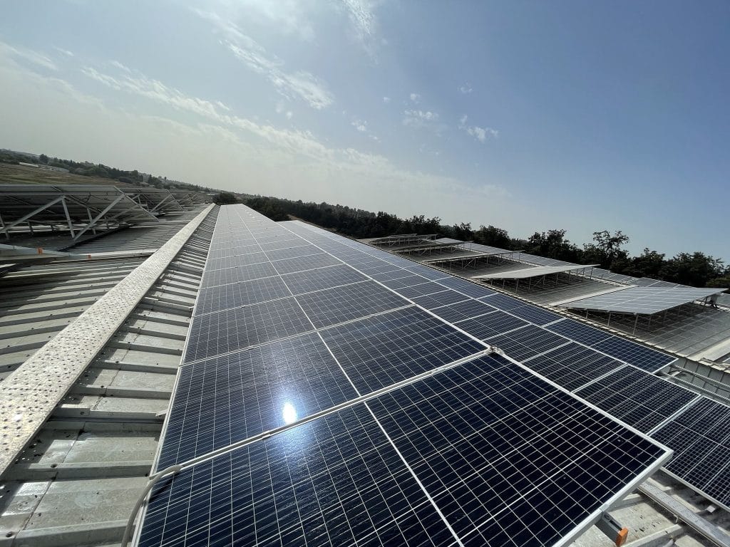 גג סולארי תשואה - ענבר התקנת מערכות סולארית